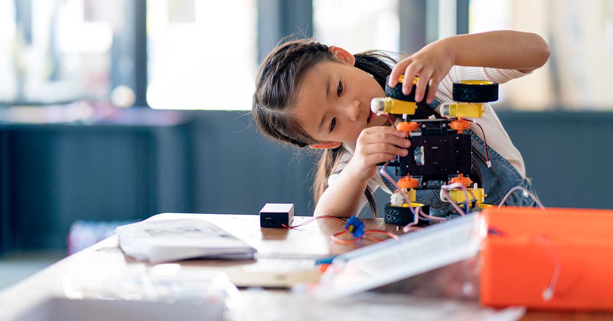 Parenting and Technology: Balancing Screen Time, Risks, & Benefits